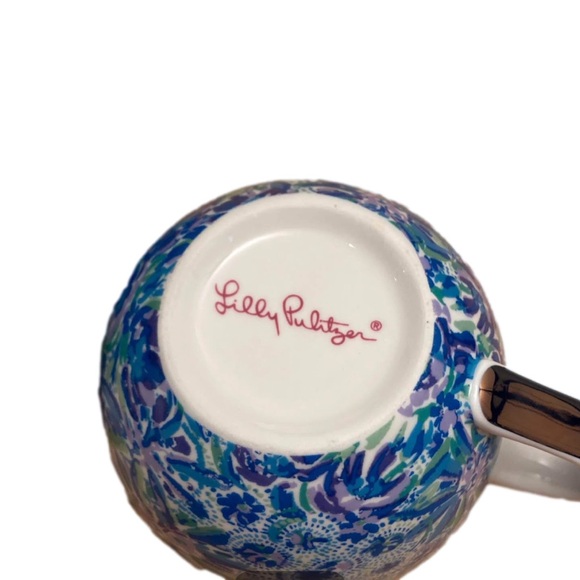 Lily Pulitzer set of 2 mugs - 12oz , golden handle - Picture 3 of 4